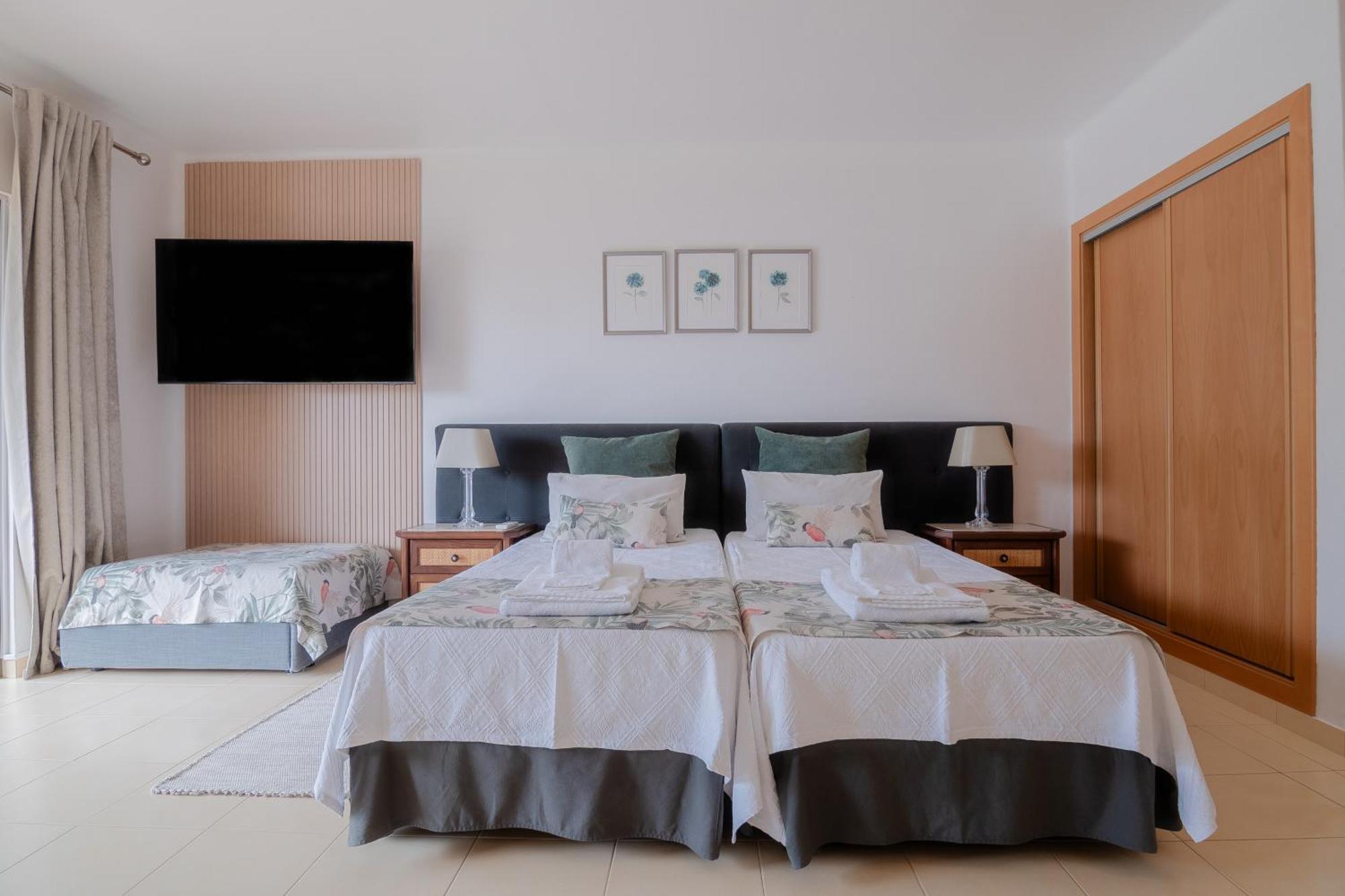 Seacoast Retreat With Pool And Beach Access By Drago Rentals 阿尔布费拉 外观 照片