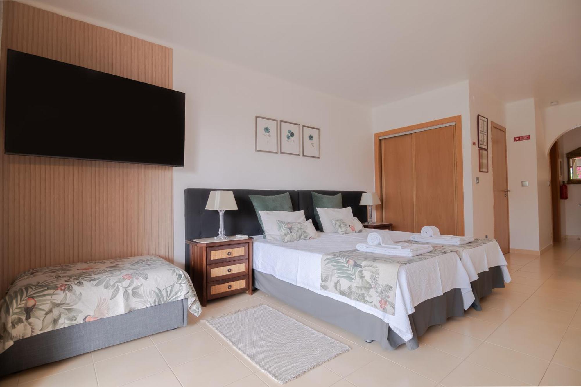 Seacoast Retreat With Pool And Beach Access By Drago Rentals 阿尔布费拉 外观 照片