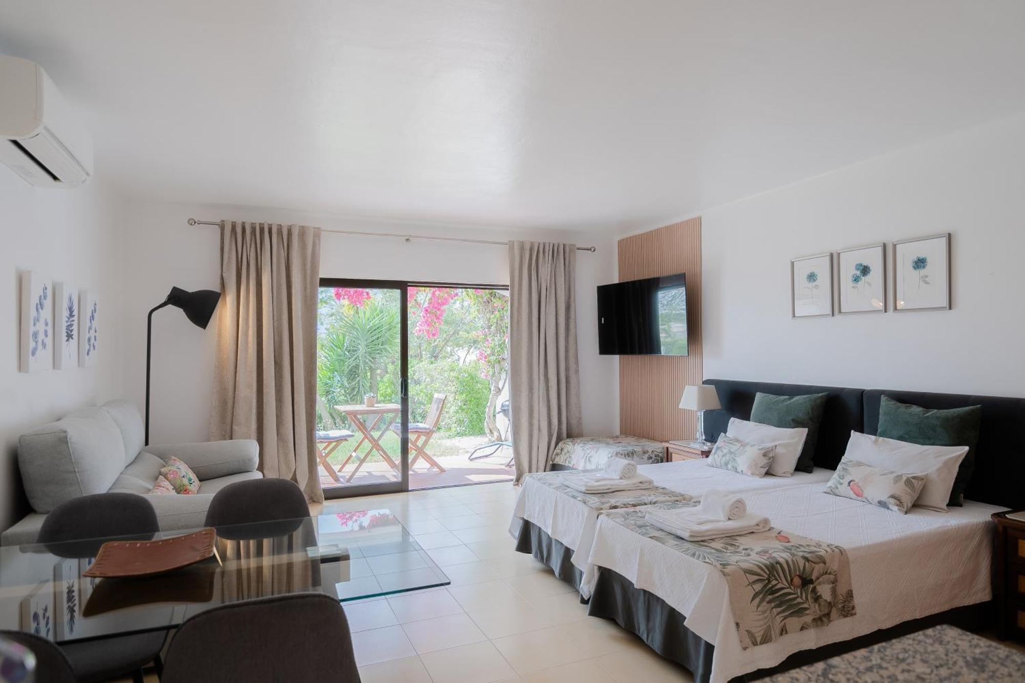 Seacoast Retreat With Pool And Beach Access By Drago Rentals 阿尔布费拉 外观 照片