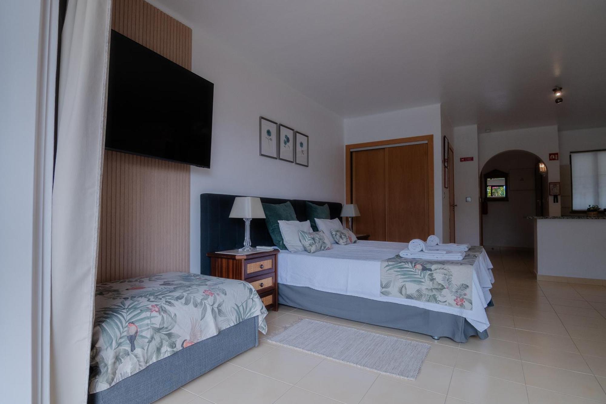 Seacoast Retreat With Pool And Beach Access By Drago Rentals 阿尔布费拉 外观 照片