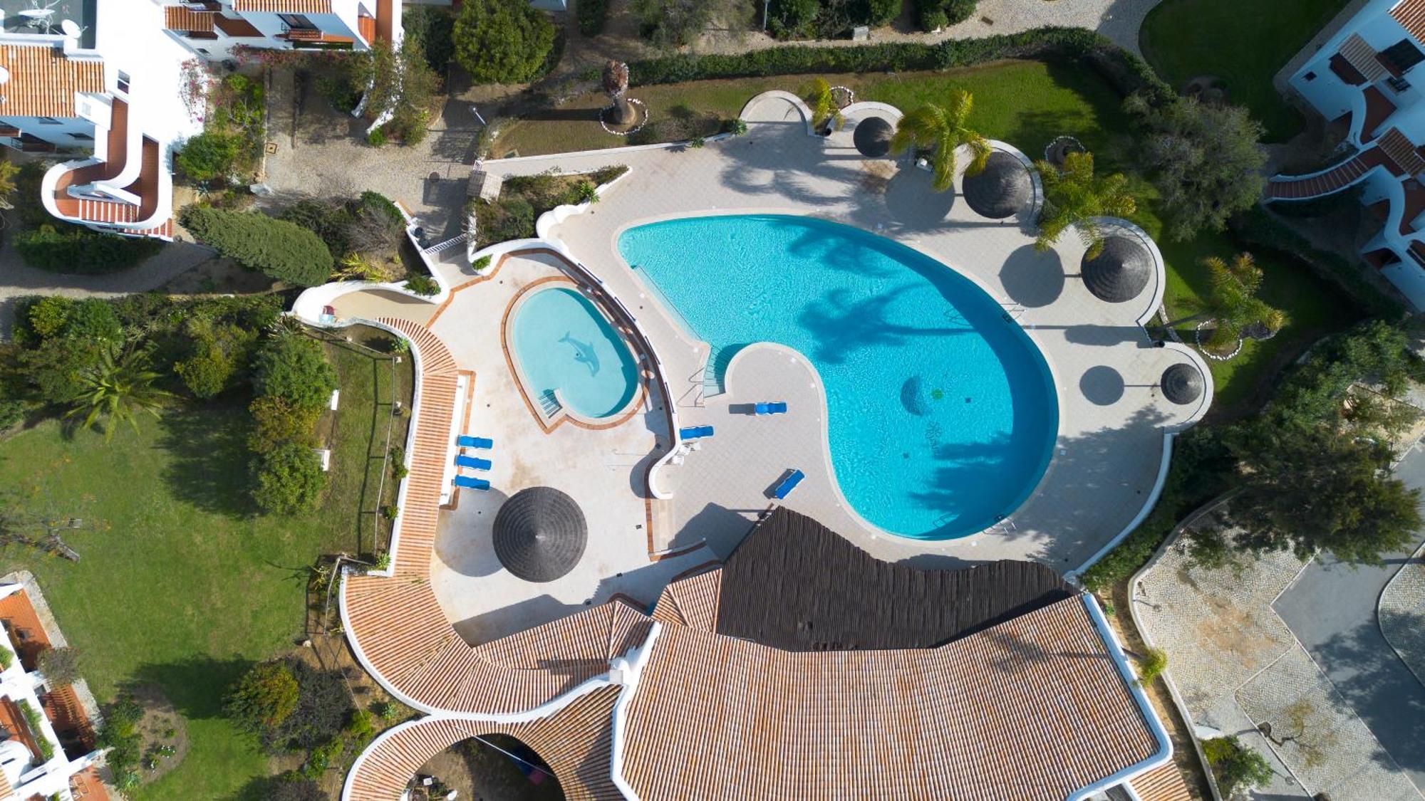 Seacoast Retreat With Pool And Beach Access By Drago Rentals 阿尔布费拉 外观 照片